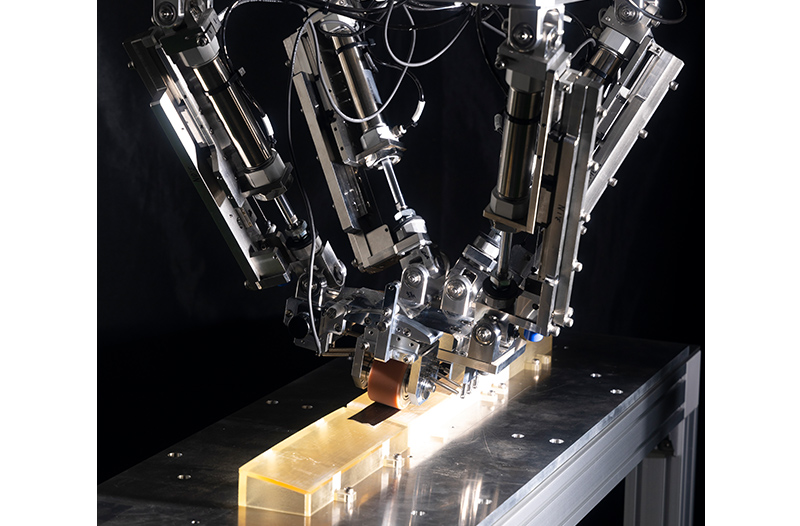 複合材貼付け装置