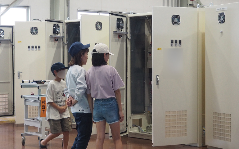 従業員の家族を招いて職場見学会